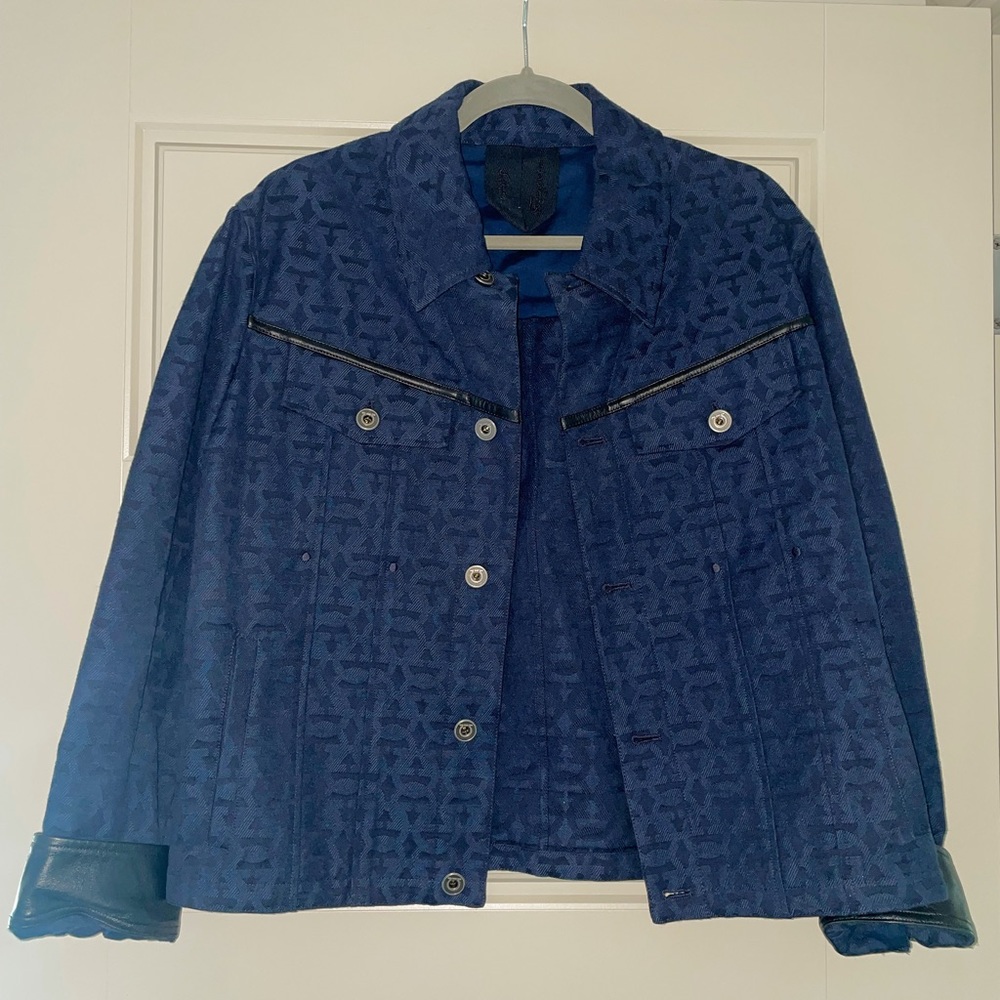 100% authentic Salvatore Ferragamo Gancini prints men’s denim jacket size 48